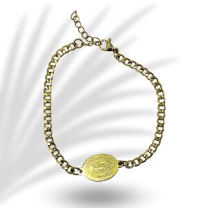 Pulsera ajustable con dije de la Virgencita de Guadalupe plateada en acero inoxidable, quien es considerada la patrona de México, la Virgen de Guadalupe es una figura maternal y protectora. es mucho más que un simple objeto religioso; es un símbolo de esperanza, identidad y devoción profunda.