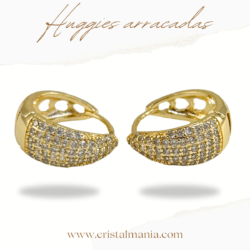 Las arracadas huggies son un accesorio popular y versátil que se ha vuelto esencial en el guardarropa de muchas mujeres. Estos pendientes ofrecen un diseño elegante y cómodo, ideal para el uso diario o para ocasiones especiales.