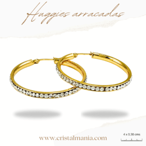 Arracadas doradas con cristales 4 x 0.30 cms. Arracadas para mujer color oro. Las arracadas, también conocidas como aros, son un accesorio clásico y versátil que nunca pasa de moda. Son apreciadas por su elegancia y la capacidad de complementar cualquier atuendo, ya sea casual o formal