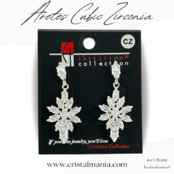 Aretes de noche plateados cristal cubic zirconia 4 x 1.70 cms. Los aretes de noche con cristales son una elección elegante y sofisticada para cualquier ocasión especial. Estos accesorios son perfectos para agregar un toque de brillo y glamour a tu atuendo nocturno, ya sea una cena formal, una fiesta o un evento social