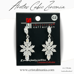 Aretes de noche plateados cristal cubic zirconia 4 x 1.70 cms. Los aretes de noche con cristales son una elección elegante y sofisticada para cualquier ocasión especial. Estos accesorios son perfectos para agregar un toque de brillo y glamour a tu atuendo nocturno, ya sea una cena formal, una fiesta o un evento social