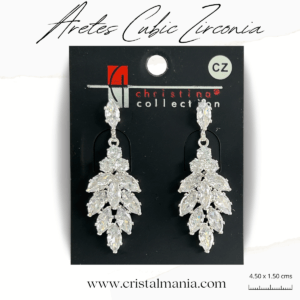 Aretes de noche plateados cristal cubic zirconia 4.50 x 1.50 cms. Los aretes de noche con cristales son una elección elegante y sofisticada para cualquier ocasión especial. Estos accesorios son perfectos para agregar un toque de brillo y glamour a tu atuendo nocturno, ya sea una cena formal, una fiesta o un evento social