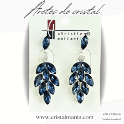 Aretes de noche plateados cristal azul rey 4.50 x 1.50 cms. Los aretes de noche con cristales son una elección elegante y sofisticada para cualquier ocasión especial. Estos accesorios son perfectos para agregar un toque de brillo y glamour a tu atuendo nocturno, ya sea una cena formal, una fiesta o un evento social