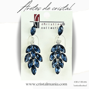 Aretes de noche plateados cristal azul rey 4.50 x 1.50 cms. Los aretes de noche con cristales son una elección elegante y sofisticada para cualquier ocasión especial. Estos accesorios son perfectos para agregar un toque de brillo y glamour a tu atuendo nocturno, ya sea una cena formal, una fiesta o un evento social