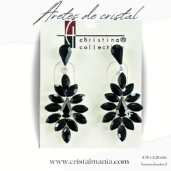 Aretes de noche plateados cristal negro 4.70 x 2.20 cms. Los aretes de noche con cristales son una elección elegante y sofisticada para cualquier ocasión especial. Estos accesorios son perfectos para agregar un toque de brillo y glamour a tu atuendo nocturno, ya sea una cena formal, una fiesta o un evento social
