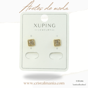 Aretes pequeños cuadrados 0.50 cm dorados con cristales. Los aretes son un accesorio esencial en el mundo de la moda femenina. No solo completan un atuendo, sino que también pueden expresar la personalidad y el estilo de quien los lleva. Aretes de moda para mujer que están causando sensación este año