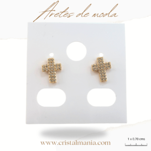 Aretes pequeños forma cruz 1 x 0.70 cm dorados con cristales. Los aretes son un accesorio esencial en el mundo de la moda femenina. No solo completan un atuendo, sino que también pueden expresar la personalidad y el estilo de quien los lleva. Aretes de moda para mujer que están causando sensación este año