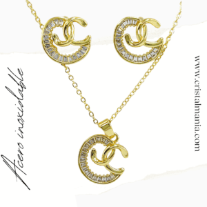 Collar dorado con aretes cristales acero inoxidable. Los collares son un accesorio esencial que puede transformar cualquier conjunto, añadiendo un toque de elegancia y estilo personal. Gran tendencia para mujer, los cuales son perfectos para quienes buscan un look moderno y sofisticado.