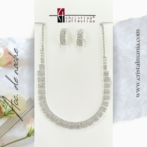 Collar y aretes plateados de cristal marca Christina Collectionpara escote redondo. Juego de collares y aretes perfecto para acompañar un vestido de noche puede transformar completamente tu look, haciéndote destacar en cualquier evento. Accesorios de noche para tu vestido de noche.