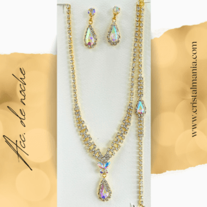 Collar, aretes y pulsera dorados de cristal blanco y tornasol Christina Collection. Juego de collares y aretes perfecto para acompañar un vestido de noche puede transformar completamente tu look, haciéndote destacar en cualquier evento. Accesorios de noche para tu vestido de noche.