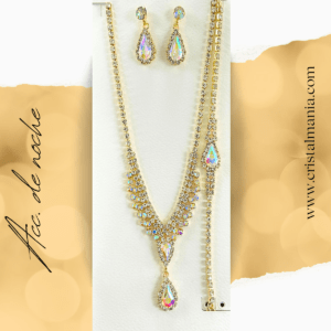 Collar, aretes y pulsera dorados de cristal blanco y tornasol Christina Collection. Juego de collares y aretes perfecto para acompañar un vestido de noche puede transformar completamente tu look, haciéndote destacar en cualquier evento. Accesorios de noche para tu vestido de noche.