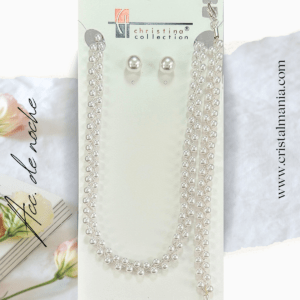 Collar, aretes y pulsera con perlas blancas marca Christina Collection. Juego de collares y aretes perfecto para acompañar un vestido de noche puede transformar completamente tu look, haciéndote destacar en cualquier evento. Accesorios de noche para tu vestido de noche.