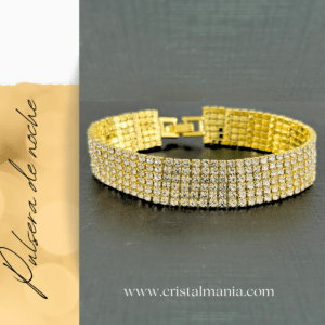 Pulsera dorada 6 hileras de cristal marca Christina Collection. Las pulseras de cristal son accesorios elegantes y versátiles que pueden transformar cualquier atuendo en una opción deslumbrante para una noche especial. Pulsera de cristal perfecta para lucir espectacular en cualquier evento nocturno. ¡Déjate deslumbrar por el brillo y la elegancia de estos hermosos accesorios!