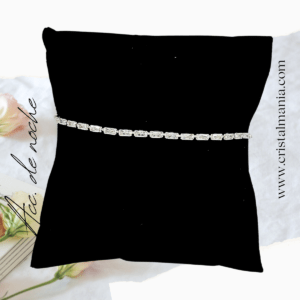 Pulsera plateada cristal cubic Zirconia 1 linea marca Christina Collection. Las pulseras de cristal son accesorios elegantes y versátiles que pueden transformar cualquier atuendo en una opción deslumbrante para una noche especial. Pulsera de cristal perfecta para lucir espectacular en cualquier evento nocturno. ¡Déjate deslumbrar por el brillo y la elegancia de estos hermosos accesorios!