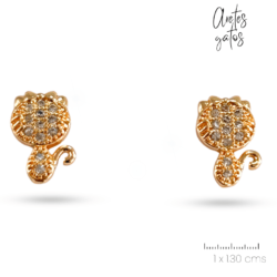 Aretes chicos, aretes dorados en forma de gatos, aretes de gatitos 