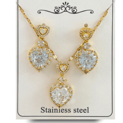 Collar y aretes de moda dorados para mujer en acero inoxidable con corazones, Descubre nuestros elegantes sets de collares y aretes de acero inoxidable, ¡la moda perfecta que complementa tu belleza! ✨  #cristalmania #ComplementaTuBrillo