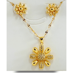 Collar y aretes de moda dorados para mujer en acero inoxidable con flores, Descubre nuestros elegantes sets de collares y aretes de acero inoxidable, ¡la moda perfecta que complementa tu belleza! ✨  #cristalmania #ComplementaTuBrillo