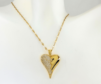 Collar y aretes de moda dorados para mujer en acero inoxidable con corazones, Descubre nuestros elegantes sets de collares y aretes de acero inoxidable, ¡la moda perfecta que complementa tu belleza! ✨  #cristalmania #ComplementaTuBrillo