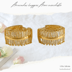Arracadas huggies doradas con cristales estilo baguette miden 1.70 x 1 cms