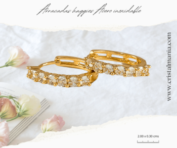 Arracadas huggies delgaditas doradas con cristales miden 2 x 0.30 cms