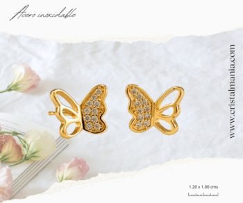 Aretes chicos dorados forma de mariposa con cristales miden 1.20 x 1.00 cms