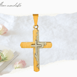 Dije Cruz 2 tonos en acero inoxidable joyeria religiosa, joyería católica, dijes de cruces, cruz en acero inoxidable ✨ Elegancia que trasciende ✨ Descubre nuestra cruz en dos tonos, una fusión perfecta entre tradición y estilo contemporáneo. 🌟 Detalles en acero inoxidable en tonos plata y oro que simbolizan equilibrio y fortaleza. Ideal para llevar contigo lo que realmente importa. #FeConEstilo  #CruzModerna #cristalmania #accesorios religiosos 