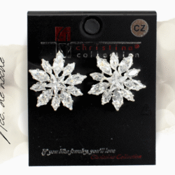 Aretes en forma de estrella de cubic zirconia chicos 2.30 cm. Los aretes chicos de cubic zirconia son una opción elegante para cualquier mujer que desea añadir un toque de brillo a su atuendo diario o a un evento especial. Estos aretes, con su diseño refinado y sutil, son perfectos para aquellas que buscan un accesorio discreto pero encantador.