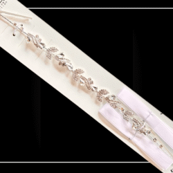 Accesorios para cabello exquisito plateado con cristales. Los accesorios de cabello pueden transformar cualquier peinado en una obra de arte perfecta para fiestas y eventos.