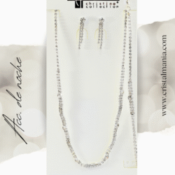Collar, aretes y pulsera plateados con cristales marca Christina Collection Las joyas son el complemento perfecto para cualquier atuendo, especialmente cuando se trata de vestidos de gala o de noche. Añadir un toque de brillo con cristales puede transformar completamente un look, aportando elegancia y sofisticación.