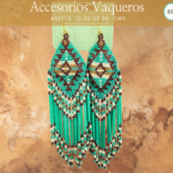 Aretes vaqueros largos chquira 12.50 x 3.50 cms cabeza de toros 💫 Ligeros, llamativos y llenos de personalidad. Resalta tu estilo con estos aretes vaqueros, ideales para mujeres con espíritu libre y auténtico. Su diseño combina el encanto rústico del estilo western con toques modernos que los hacen perfectos para cualquier ocasión. Ligeros, cómodos y llenos de personalidad, son el accesorio ideal para completar tu look boho, country o casual con un toque original.
