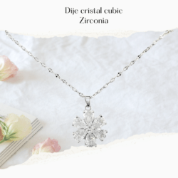 Dije plateado exquisito de cristal cubic Zirconia forma flor ✨💎 Ilumina tu look con este sofisticado set de collar y aretes de cristal, diseñado para destacar en fiestas de gala y eventos elegantes. Sus destellos refinados aportan glamour y elegancia a cada movimiento. 💠 Cristales brillantes de alta calidad ✨ Diseño elegante y atemporal 👗 Ideal para fiestas de gala, bodas y eventos formales 🎁 Perfecto para regalar o lucir en ocasiones especiales  💎✨ Haz que tu presencia brille con elegancia y distinción ✨ #JoyeriaElegante #FiestaDeGala #EventosElegantes #AccesoriosDeFiesta #LookElegante #JoyeriaDeCristal  #Glamour #AccesoriosDeModa #RegalosElegantes
