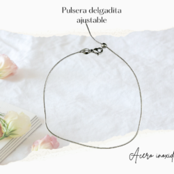 Pulsera delgadita plateada de acero inoxidable ajustable Luce pulseras de moda en acero inoxidable, resistentes al uso diario y con diseños que elevan cualquier outfit. Ideales para regalar o para uso diario. #cristalmania