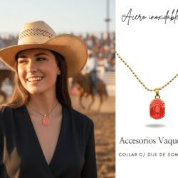 Collar con dije de sombrero rosa mexicano en acero inoxidable accesorios vaqueros Realza tu look con nuestro set de collar y aretes vaqueros. Diseñados para quienes aman el estilo western, elaborados en acero inoxidable para acompañarte todos los días. Ideales para regalar o consentirte. #EstiloVaquero #AccesoriosWestern #ModaVaquera #CollarYAretes #AccesoriosDeAcero #LookWestern #VaqueraConEstilo #HechoParaDestacar #cristalmania