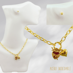 Collar con aretes dije del sagrado corazón de Jesus en acero inoxidable. 🙏 Hermosos accesorios religiosos, perfectos para regalar o llevar siempre contigo como símbolo de fe, amor y protección.