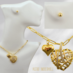 Collar y aretes de acero inoxidable con dijes de corazon doble vista. Accesorios dorados de acero inoxidable, resistentes y modernos, ideales para regalar o consentirte.
