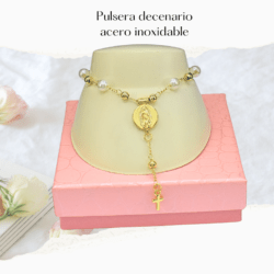 Pulsera decenario con la Virgen de Guadalupe y una cruz de acero inoxidable. Decenario religioso en pulsera, delicado y significativo, perfecto para regalar o usar todos los días.