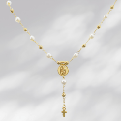 Collar estilo rosario dije de la Virgen de Guadalupe y una cruz de acero inoxidable 🙏 Hermosos accesorios religiosos, perfectos para regalar o llevar siempre contigo como símbolo de fe, amor y protección.