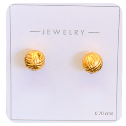 Aretes dorados chicos redondoes 0.70 cms Aretes metálicos dorados: elegancia que destaca, Aretes dorados de moda para cualquier ocasión Diseños modernos que roban miradas, perfectos para día y noche, ligereza y estilo en cada uso, eleva cualquier outfit al instante aretes metálicos dorados, aretes dorados mujer, aretes dorados elegantes, aretes de moda dorados, aretes dorados modernos, aretes dorados grandes / pequeños, joyería dorada mujer
