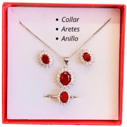 Collar, aretes y anillo ajustable plateados con cristales rojos Calidad que se nota, estilo que enamora 💫 ¡Eleva tu outfit en segundos! ✨ Diseños en tendencia