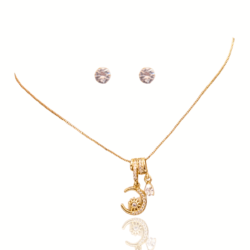 Collar y aretes dorados con dijes de sol, luna y gota Calidad que se nota, estilo que enamora 💫 ¡Eleva tu outfit en segundos! ✨ Diseños en tendencia Brillo que enamora 💖 Estilo que destaca ✨