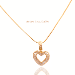 Collar de acero inoxidable dorado dije de corazon con cristal estilo baguete. Dale un toque moderno a tu look con collares y aretes de acero inoxidable ✨ Elegancia que no se oxida, estilo que siempre destaca 💎