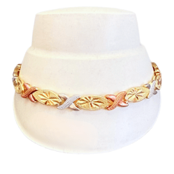 Pulsera 3 tonos de acero inoxidable . Dale un toque moderno a tu look con collares y aretes de acero inoxidable ✨ Elegancia que no se oxida, estilo que siempre destaca 💎