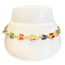 Pulsera dorada con dijes de mariposas multicolor de acero inoxidable. Dale un toque moderno a tu look con pulseras de acero inoxidable ✨ Elegancia que no se oxida, estilo que siempre destaca 💎