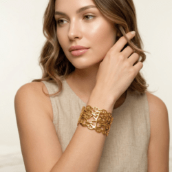 Pulsera dorada ancha de moda en acero inoxidable pulseras para mujer anchas pulseras elegantes pulseras de acero inoxidable anchas pulseras modernas gruesas pulseras minimalistas pulseras doradas de moda anchas pulseras doradas pulseras ajustables pulseras bonitas pulseras para regalo