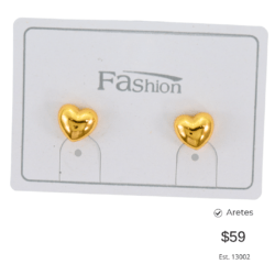 Aretes pequeños dorados en forma de corazón. Aretes pequeños de acero inoxidable, elegantes y versátiles para cualquier ocasión.