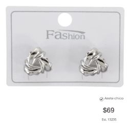 Aretes modernos plateados. Aretes pequeños de acero inoxidable, elegantes y versátiles para cualquier ocasión.