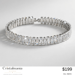 Pulsera ajustable plateada con cristales baguette para fiestas de gala marca Christina collection ""Nuestras pulseras de cristal están creadas para aportar un toque de lujo y distinción a tu look. Su brillo delicado complementa perfectamente vestidos de noche, haciendo que cada movimiento refleje elegancia y glamour."