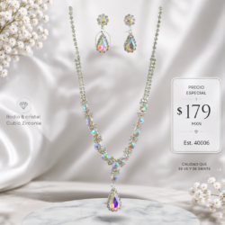 Collar y aretes de noche plateados con cristales blancos y tornasol   DESTACA CON ELEGANCIA . ¿Lista para brillar? Descubre nuestros accesorios de noche.